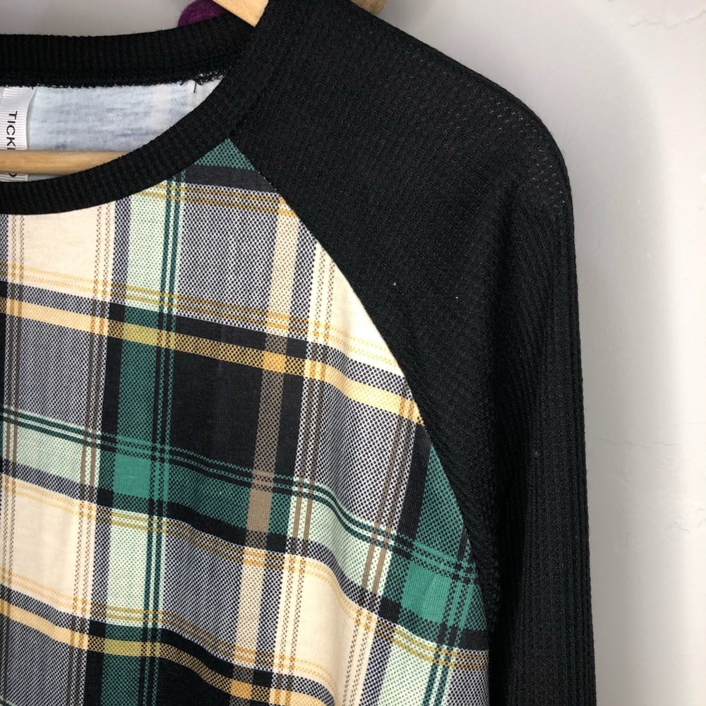 Raglan long sleeve with waffle knit sleeves